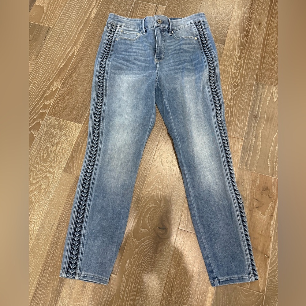 WHITE HOUSE BLACK MARKET  Jeans with Side  puckered Pattern sz 6
